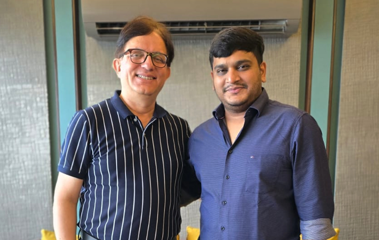  Mr.Vaibhav Agarwal along with Dr.Arun Bhardwaj (The Happiness Engineer) at Cheers Group office.