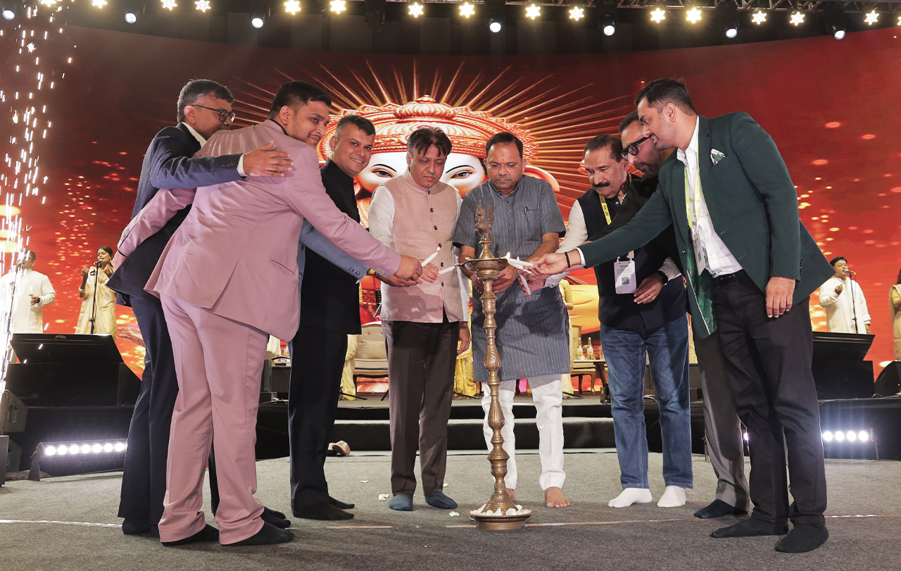 Mr.Vaibhav Agarwal at the lightening of the lamp ceremony at SGEMA Evolve 2025 along with Shri Daksheshbhai Mavani Ji (Hon'ble Mayor of Surat City), Shri Mukeshbhai Patel Ji (Hon'nle Minister for Forest & Enviornment, Climate Change, Water Resources and Water Supply of Gujarat), Mr. Sabbas Joseph (Co-Founder, Wizcraft) and Team SGEMA.